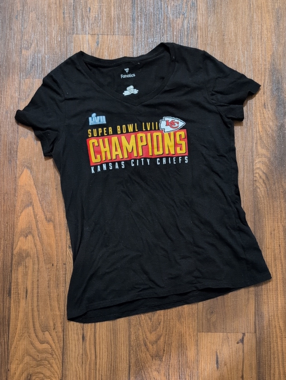 NWOT Kansas City Chiefs Fanatics Super Bowl LVII Champions V-Neck Tee
